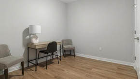 Landing at Foster on the Park - Studio in Downtown
